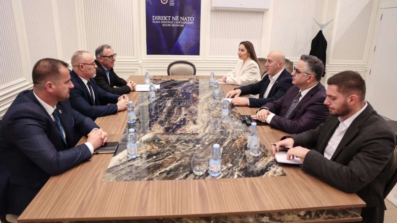 Haradinaj takohet me përfaqësuesit e Sindikatës së Pavarur premton dyfishim të pagave në sektorin publik si dhe të pensioneve